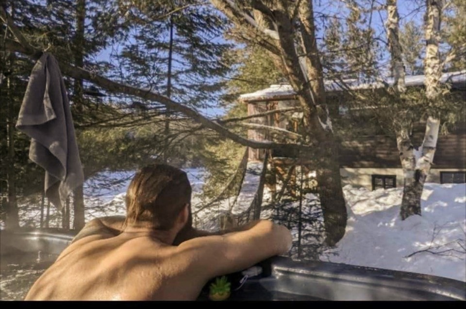 Bain à remous en hiver — Ava Kwe